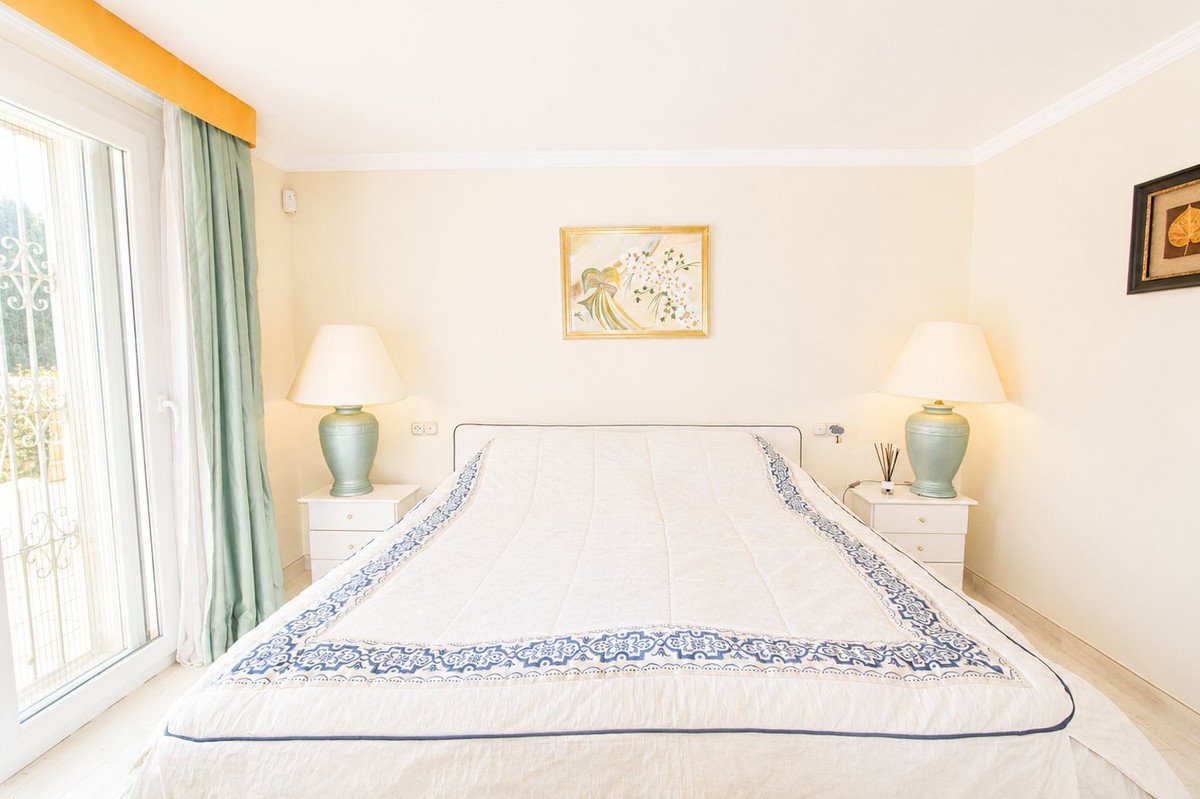 4 Bed Detached Villa in Elviria