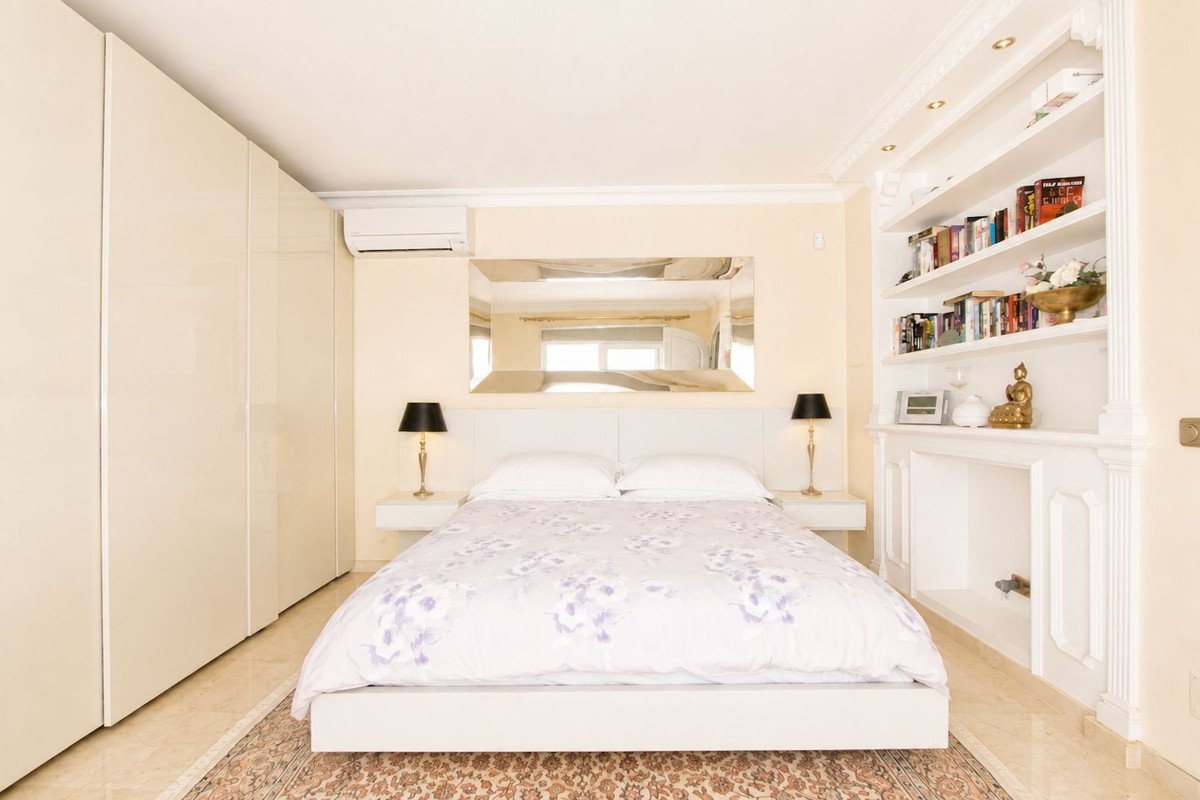 4 Bed Detached Villa in Elviria