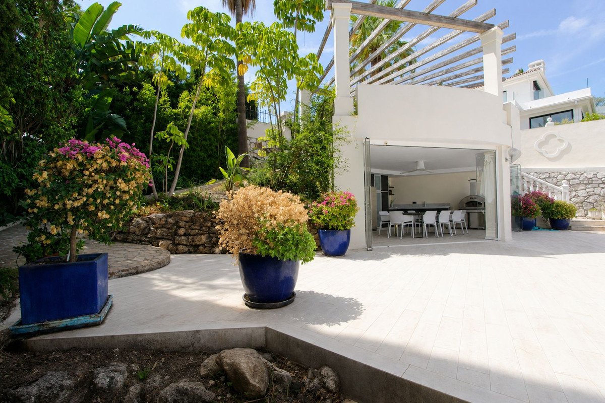 4 Bed Detached Villa in Elviria