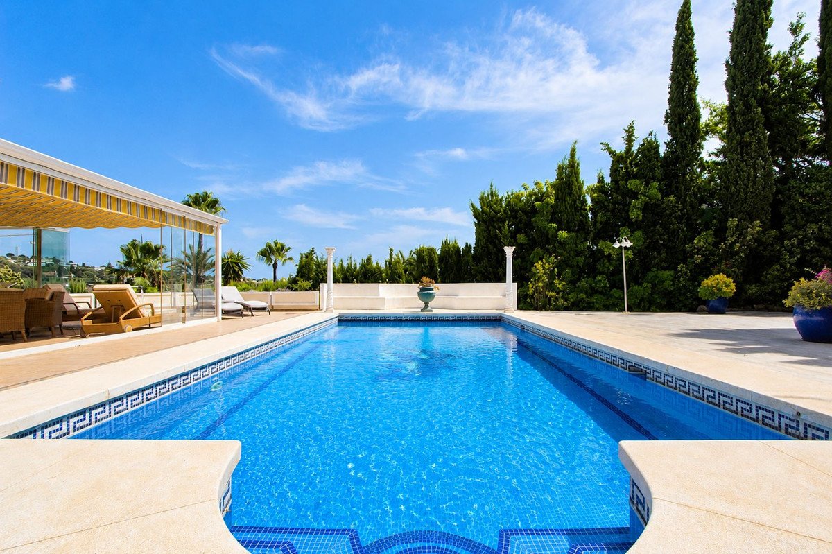 4 Bed Detached Villa in Elviria