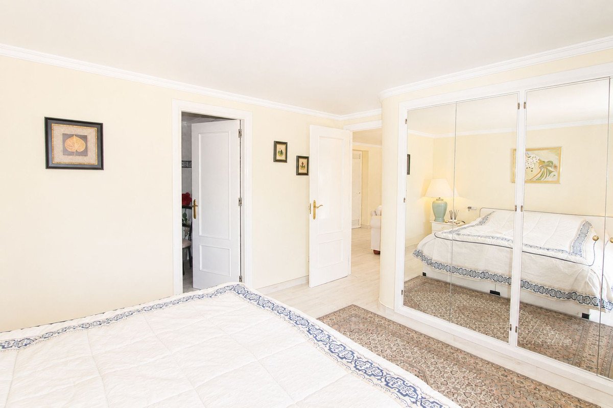 4 Bed Detached Villa in Elviria