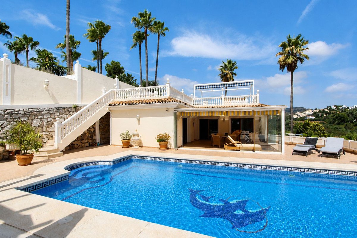 4 Bed Detached Villa in Elviria