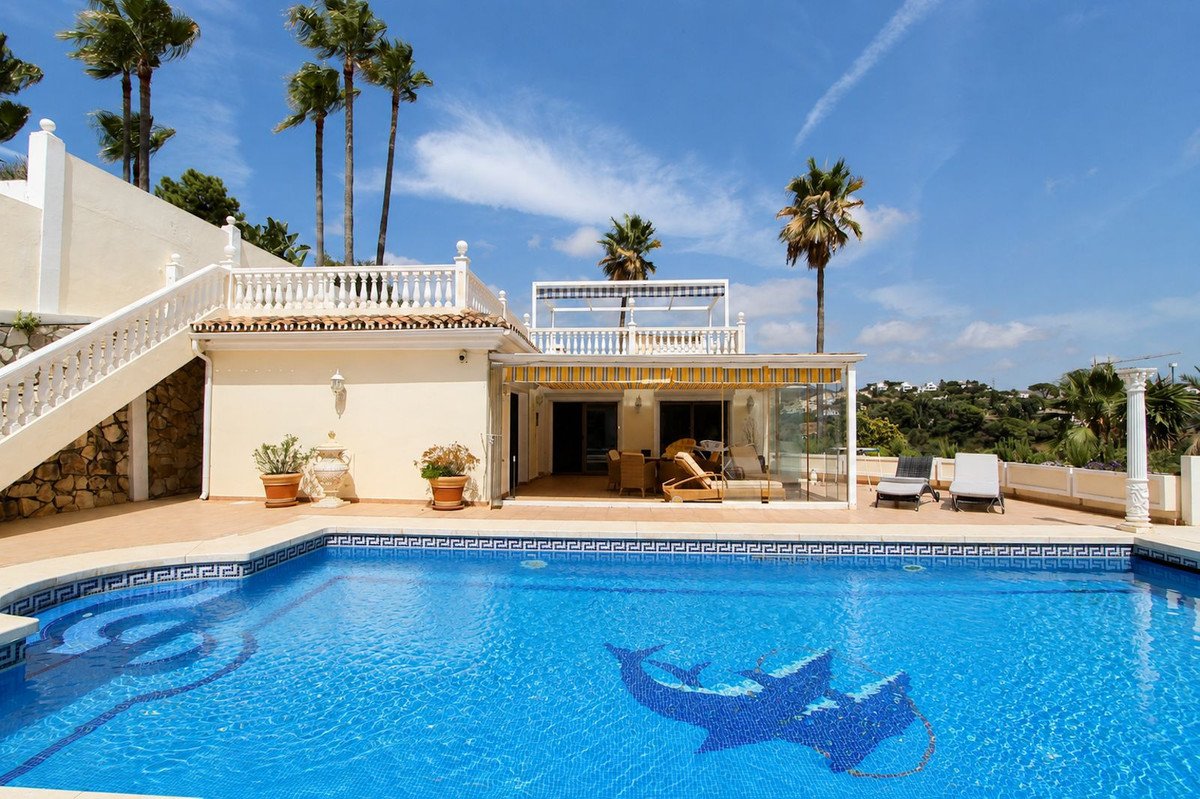 4 Bed Detached Villa in Elviria