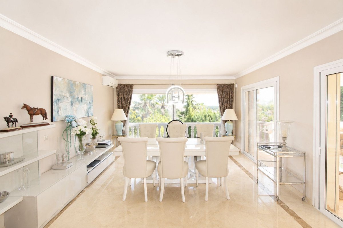 4 Bed Detached Villa in Elviria