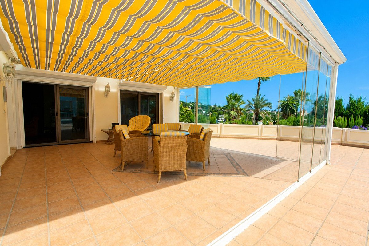 4 Bed Detached Villa in Elviria