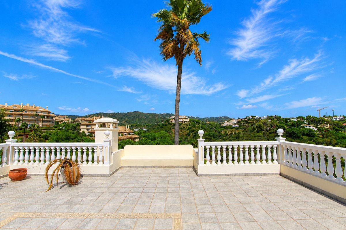 4 Bed Detached Villa in Elviria