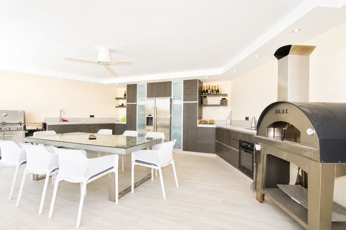 4 Bed Detached Villa in Elviria