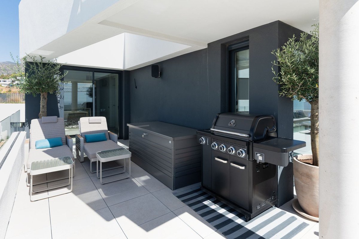 3 Bed Penthouse Duplex in Altos de los Monteros