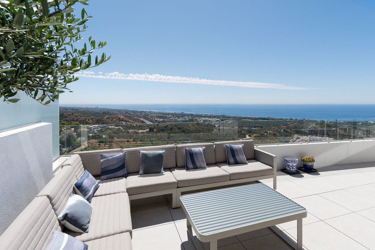 3 Bed Penthouse Duplex in Altos de los Monteros