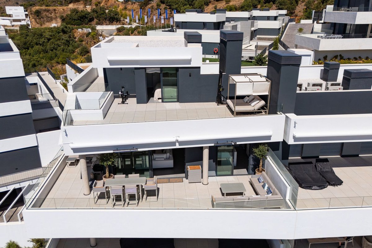 3 Bed Penthouse Duplex in Altos de los Monteros