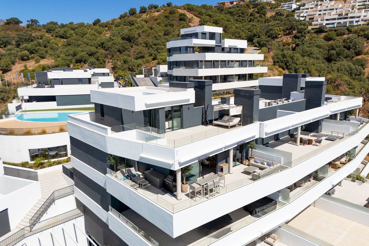3 Bed Penthouse Duplex in Altos de los Monteros