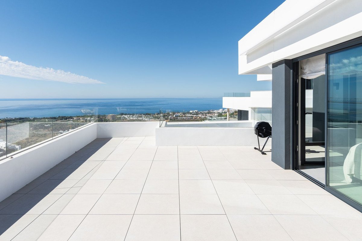 3 Bed Penthouse Duplex in Altos de los Monteros