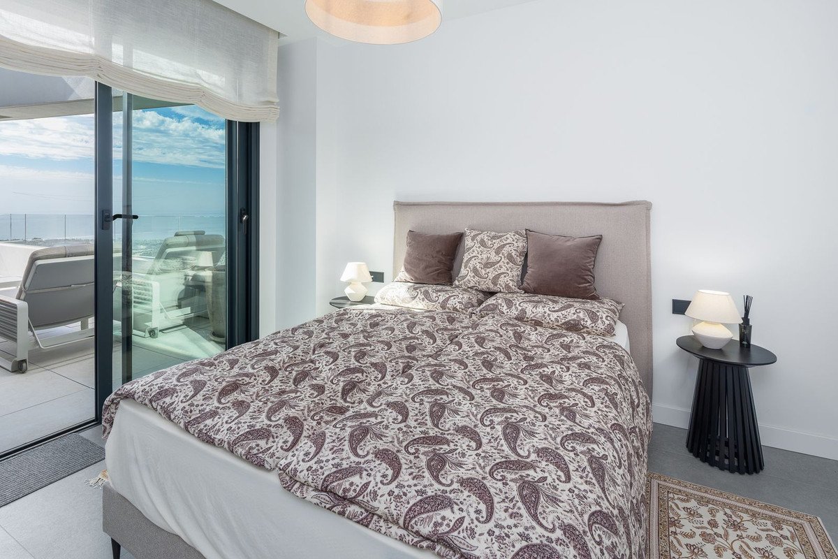 3 Bed Penthouse Duplex in Altos de los Monteros