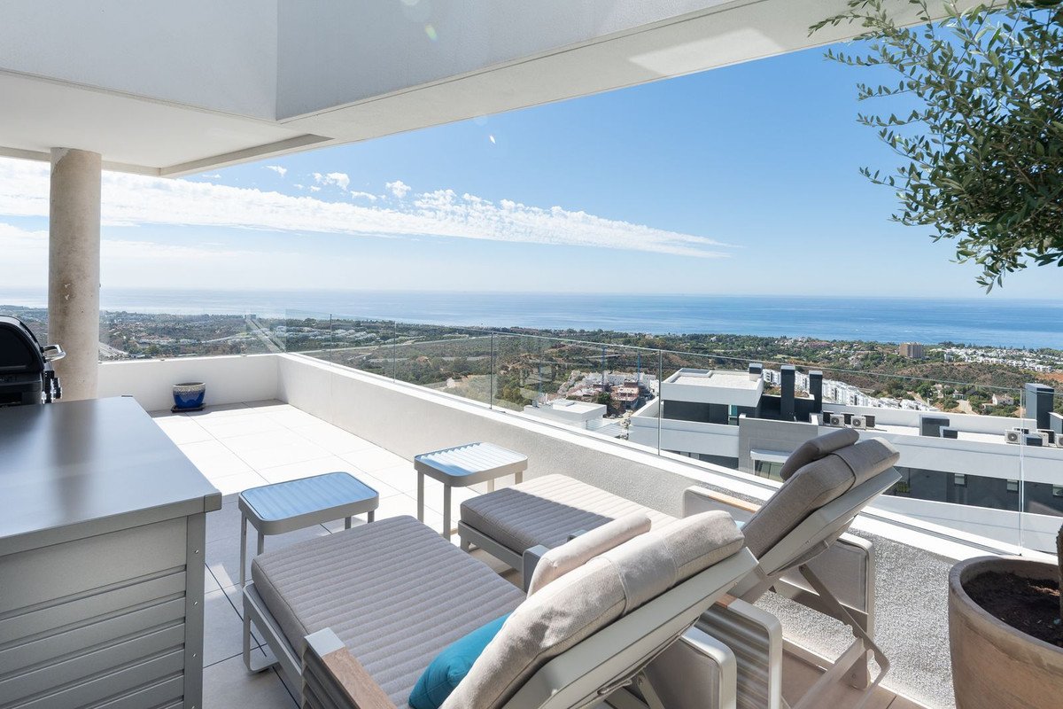 3 Bed Penthouse Duplex in Altos de los Monteros