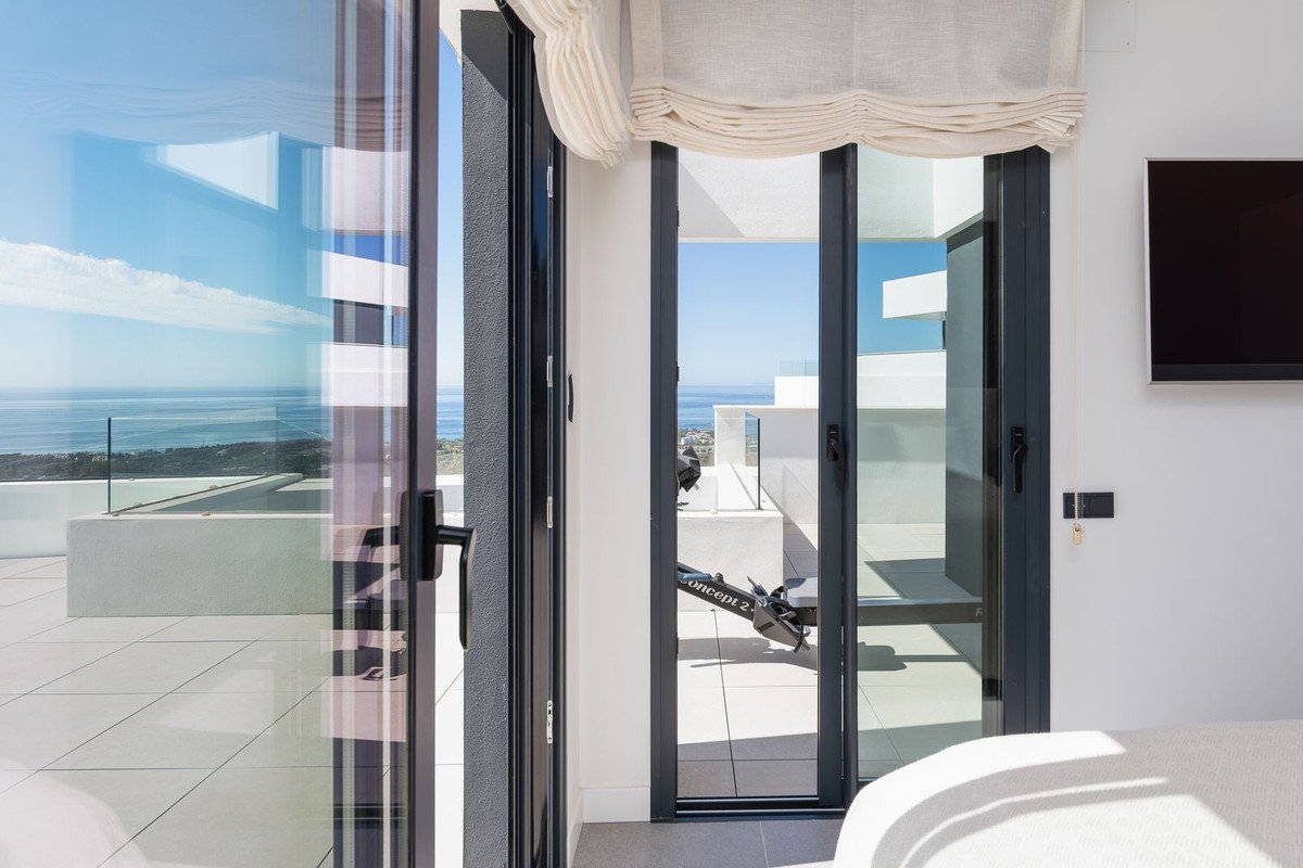 3 Bed Penthouse Duplex in Altos de los Monteros