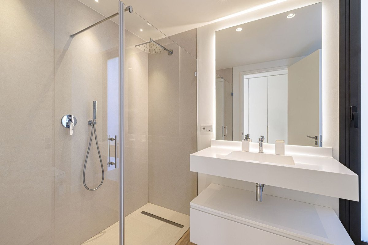 6 Bed Detached Villa in El Paraiso