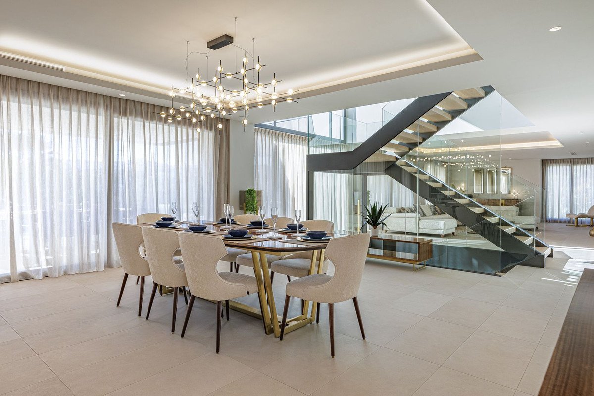 6 Bed Detached Villa in El Paraiso