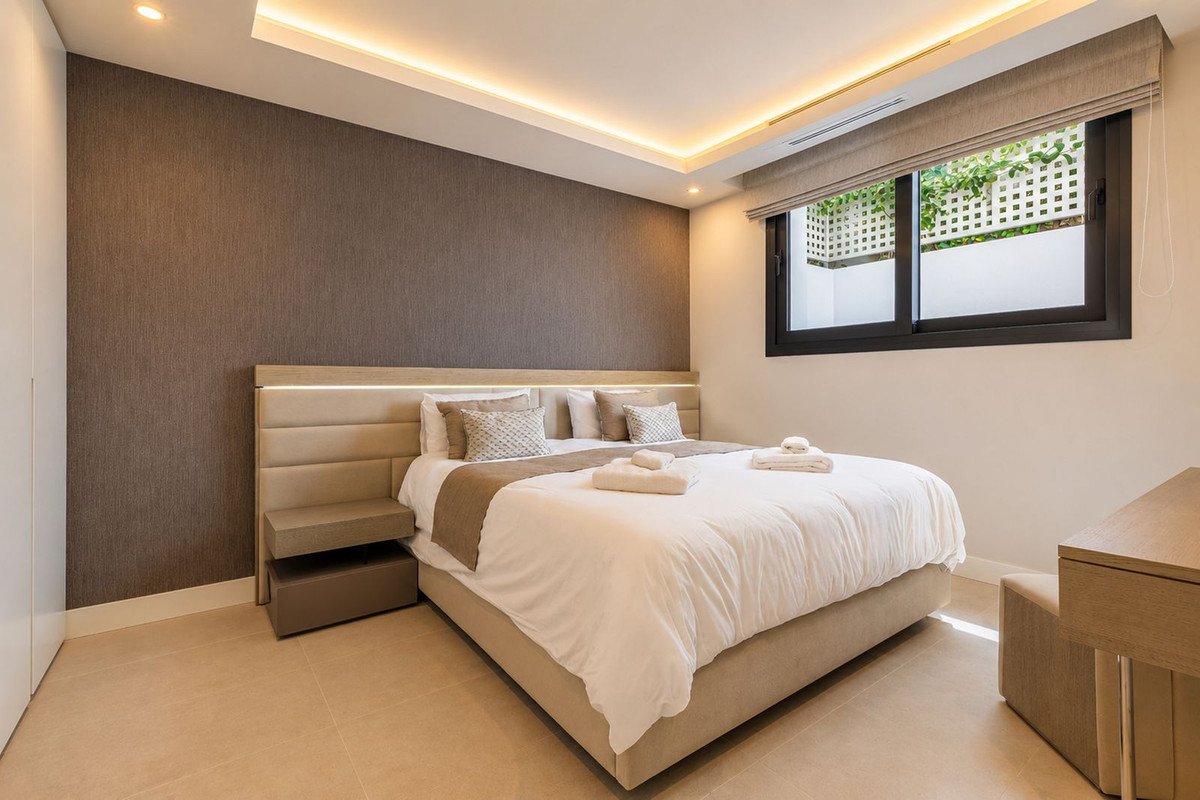 6 Bed Detached Villa in El Paraiso