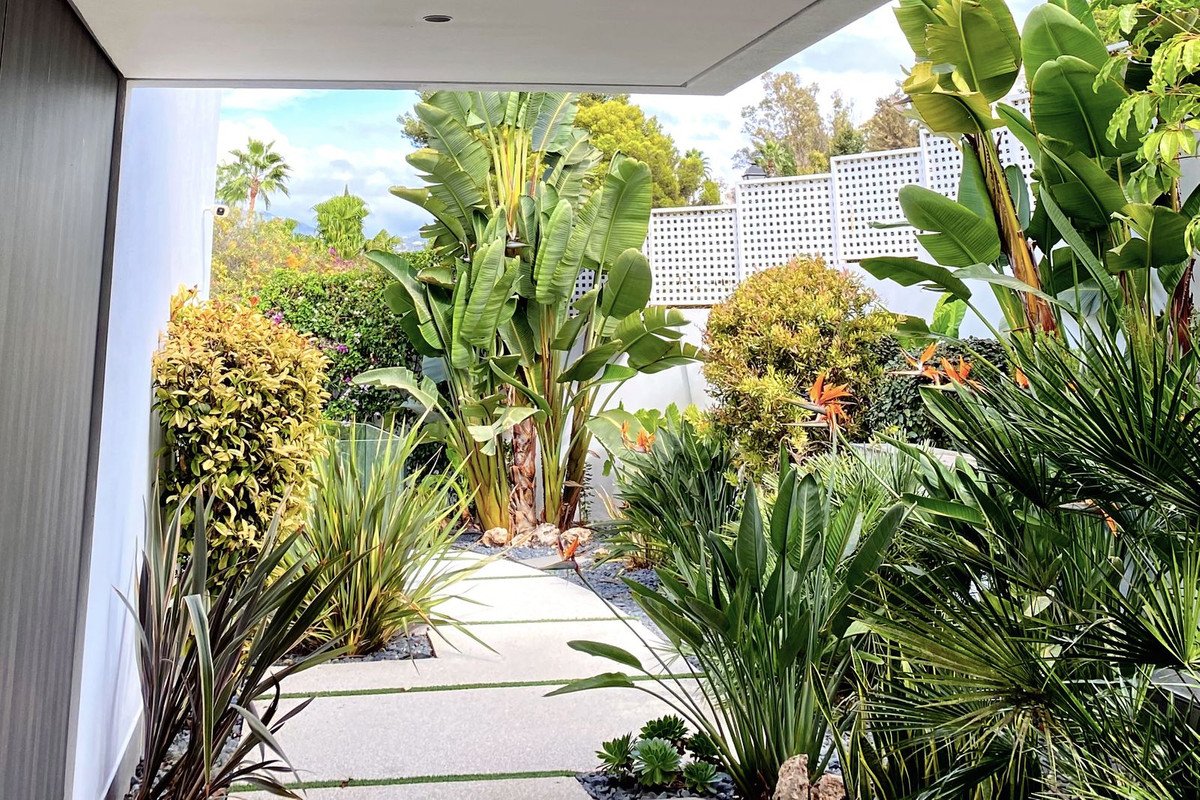 6 Bed Detached Villa in El Paraiso