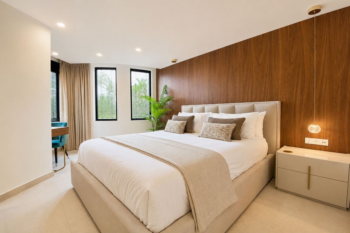 6 Bed Detached Villa in El Paraiso