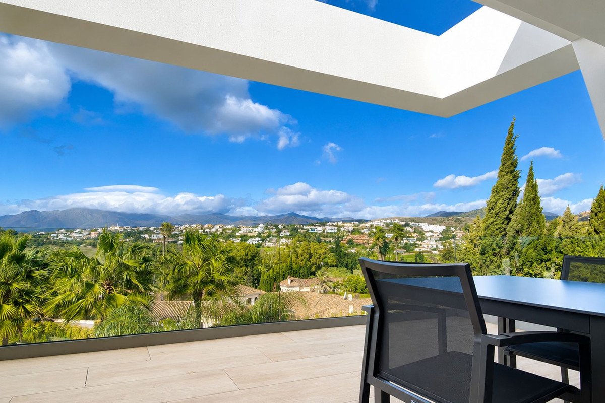 6 Bed Detached Villa in El Paraiso