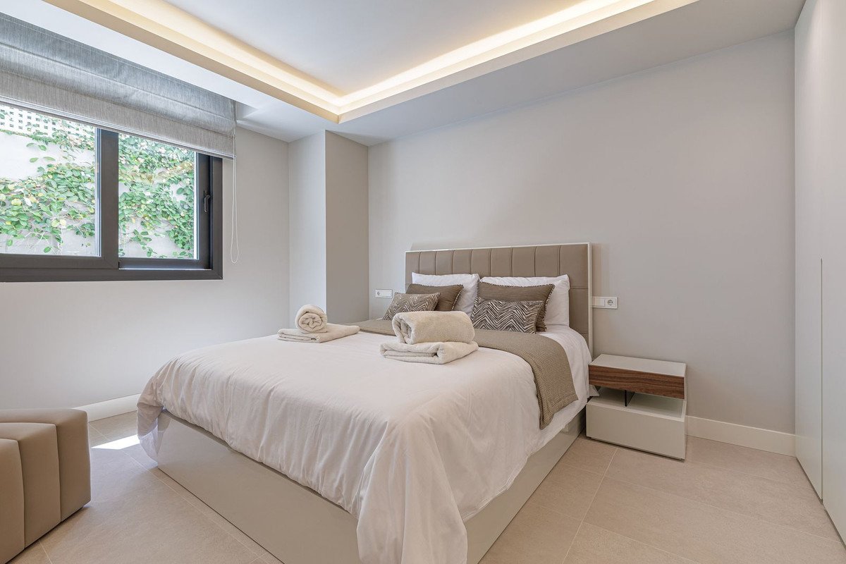 6 Bed Detached Villa in El Paraiso