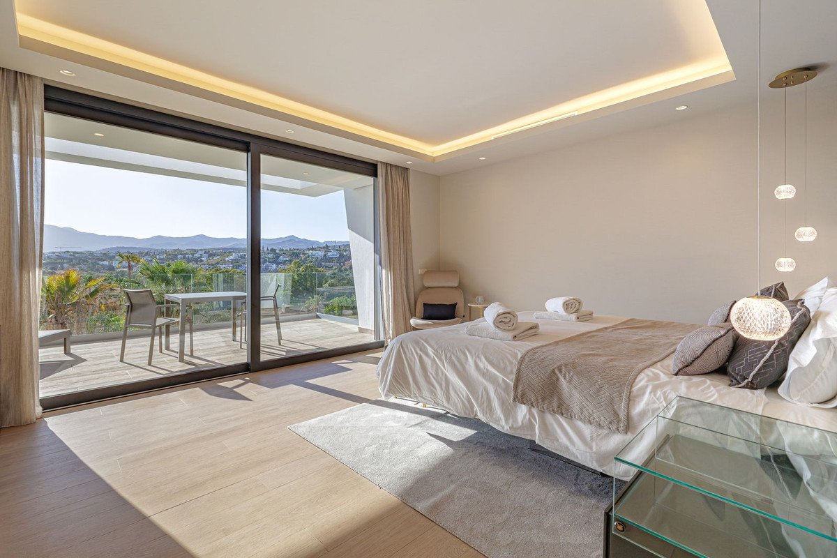 6 Bed Detached Villa in El Paraiso