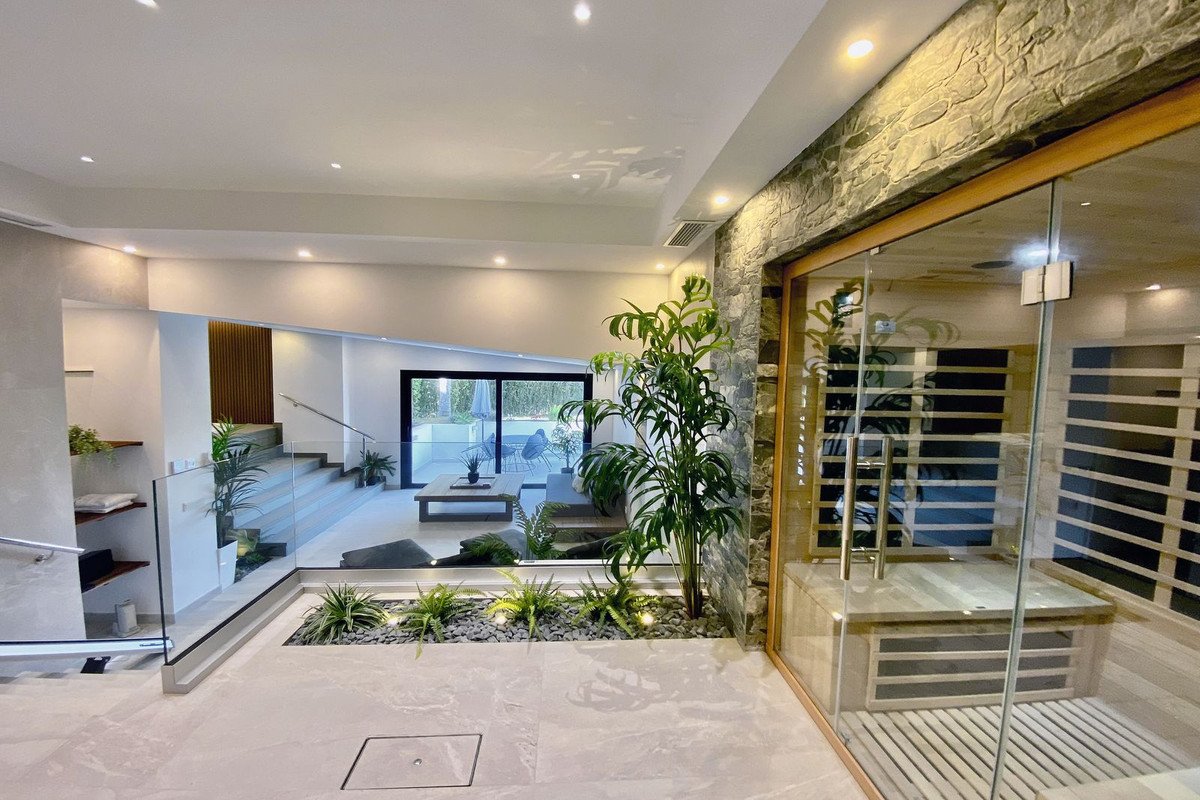 6 Bed Detached Villa in El Paraiso