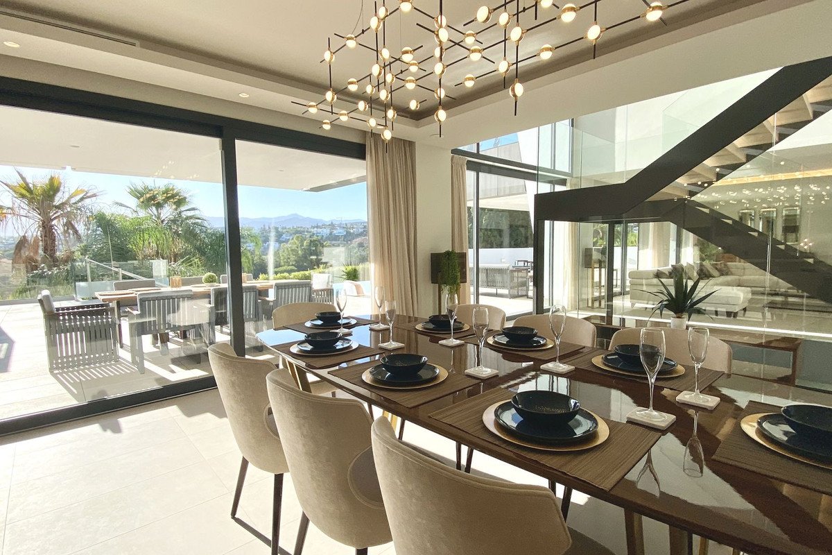 6 Bed Detached Villa in El Paraiso