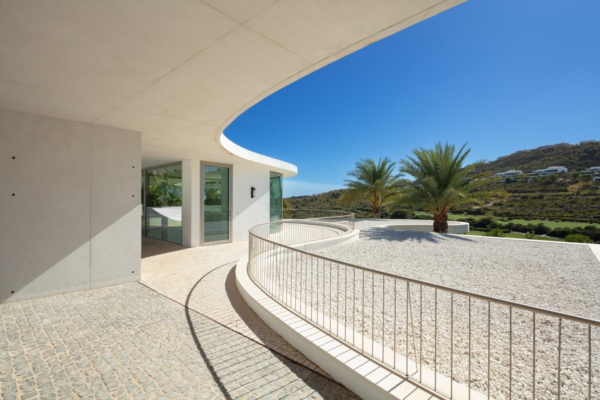 4 Bed Detached Villa in Casares