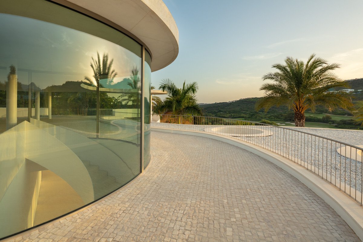 4 Bed Detached Villa in Casares