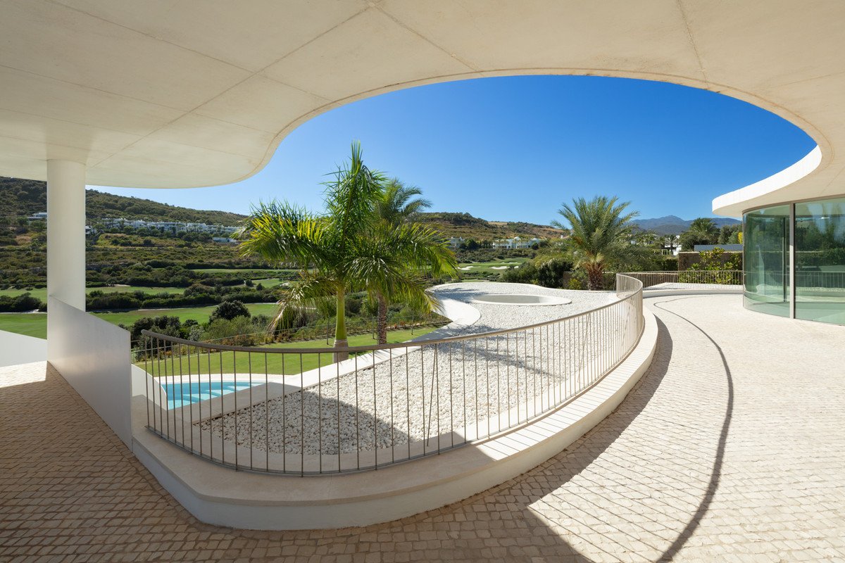 4 Bed Detached Villa in Casares