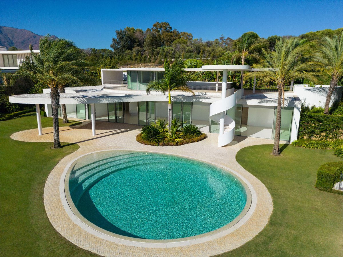 4 Bed Detached Villa in Casares