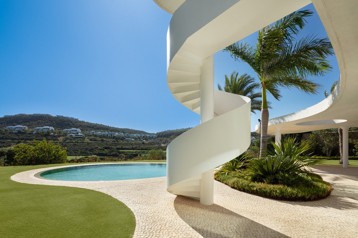 4 Bed Detached Villa in Casares