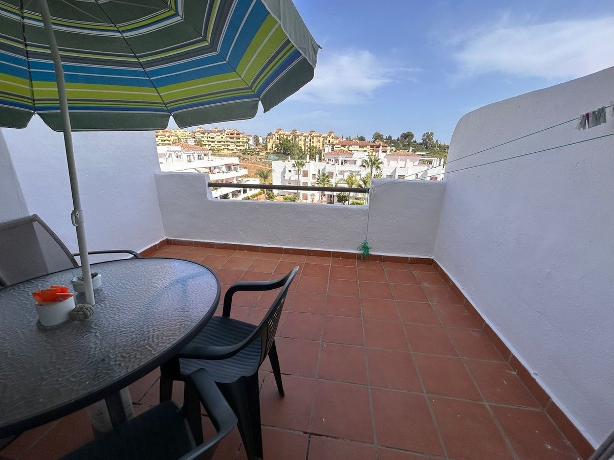 2 Bed Top Floor Apartment in Selwo