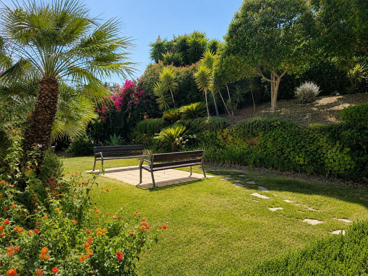 2 Bed Top Floor Apartment in Selwo