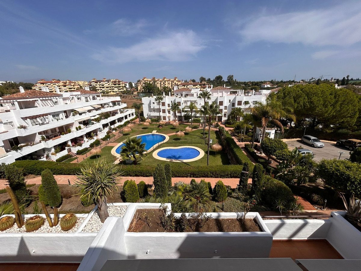 2 Bed Top Floor Apartment in Selwo