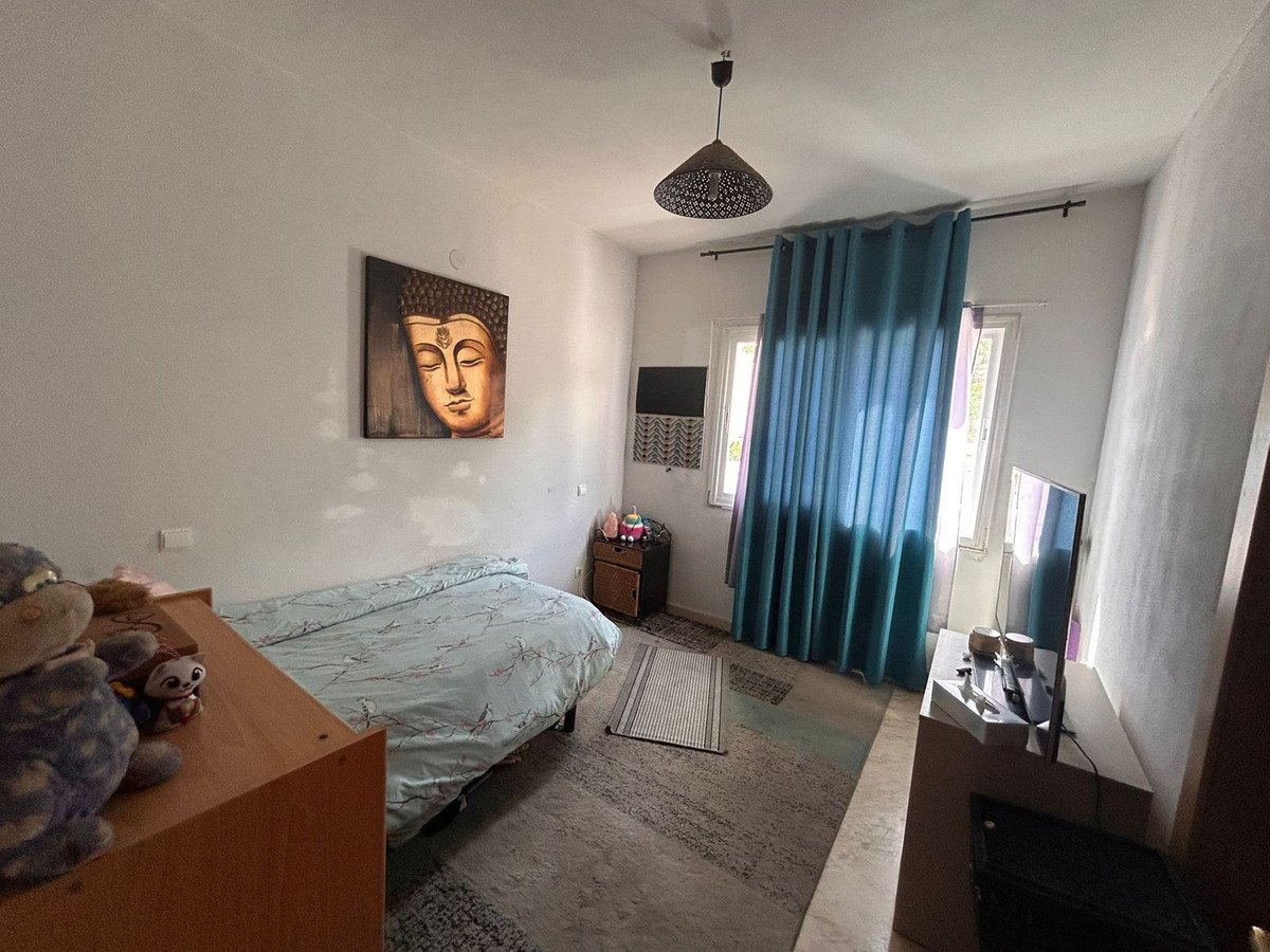 2 Bed Top Floor Apartment in Selwo