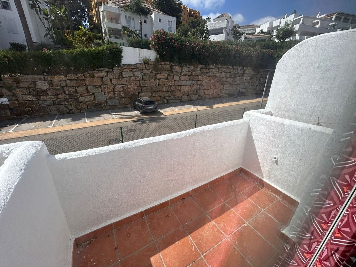 2 Bed Top Floor Apartment in Selwo
