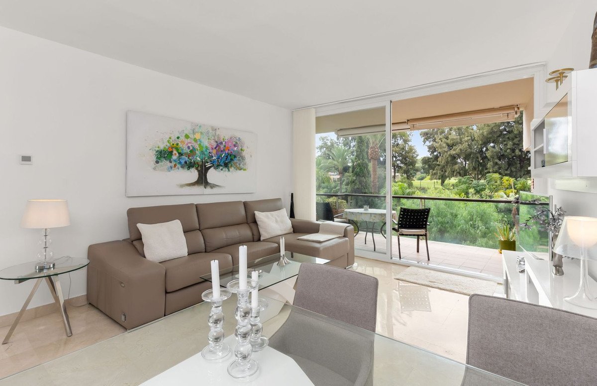 2 Bed Middle Floor Apartment in Miraflores