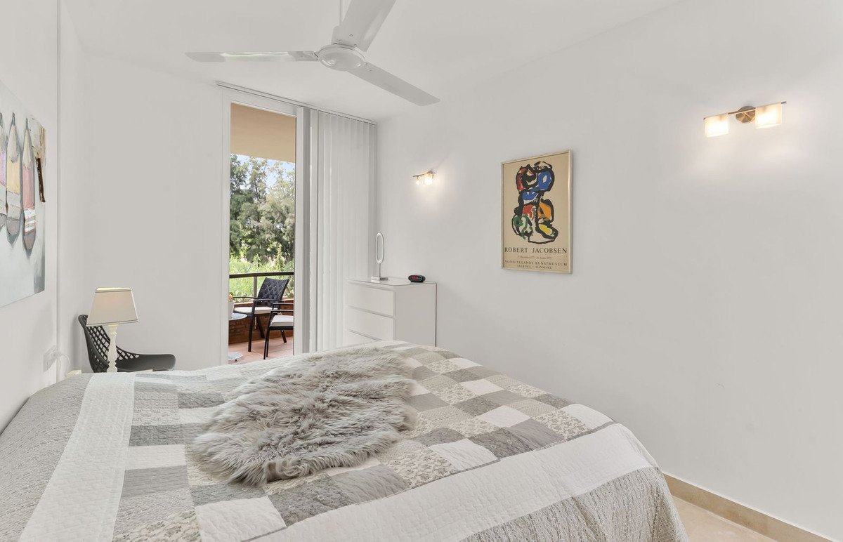 2 Bed Middle Floor Apartment in Miraflores
