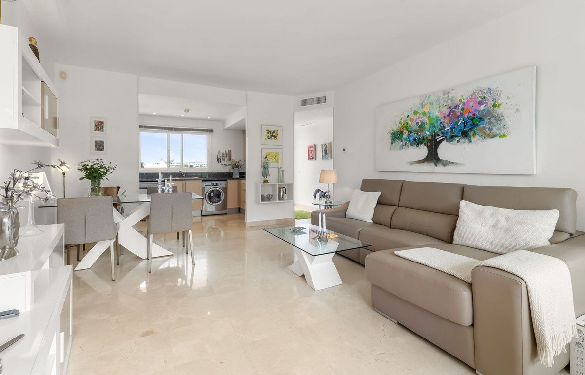 2 Bed Middle Floor Apartment in Miraflores