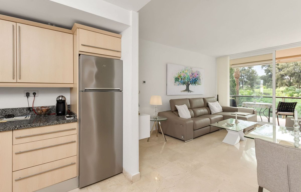 2 Bed Middle Floor Apartment in Miraflores