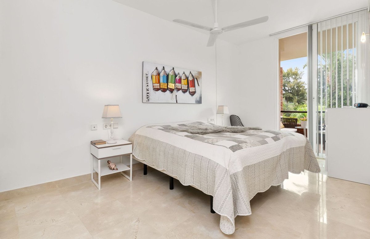 2 Bed Middle Floor Apartment in Miraflores