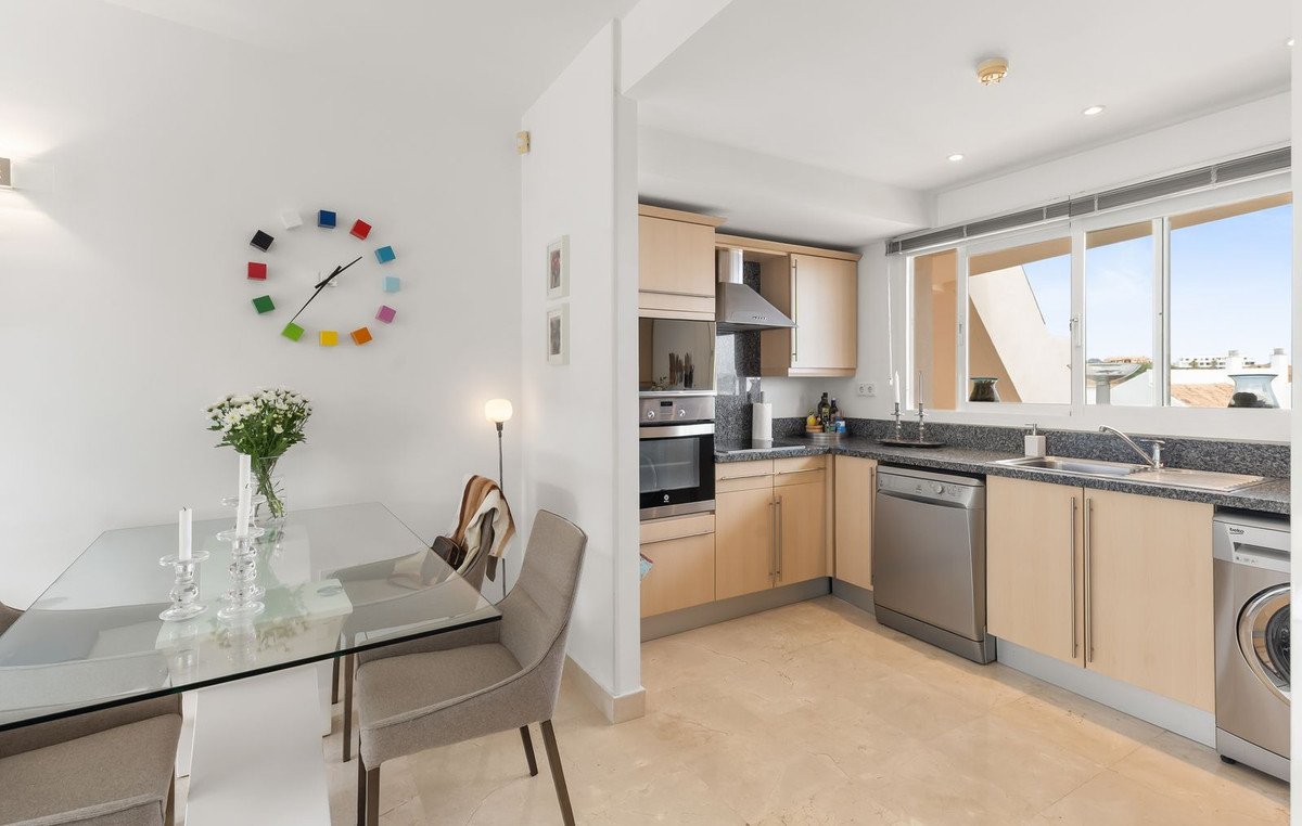 2 Bed Middle Floor Apartment in Miraflores