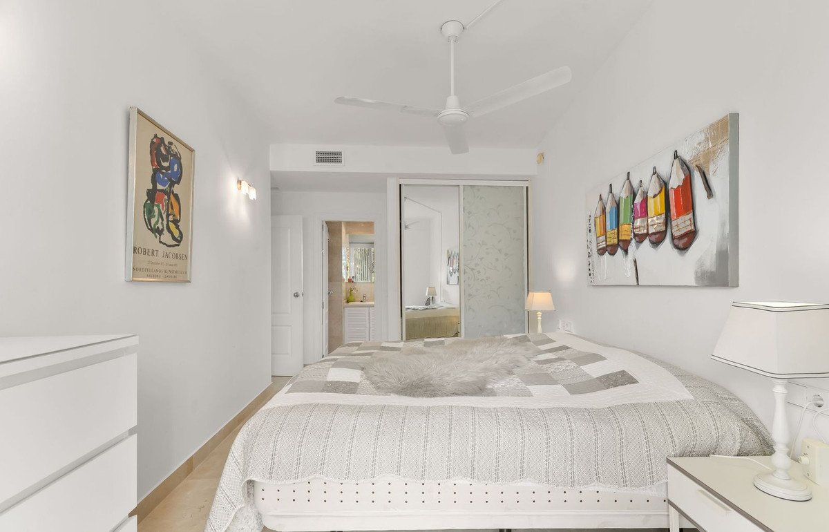 2 Bed Middle Floor Apartment in Miraflores