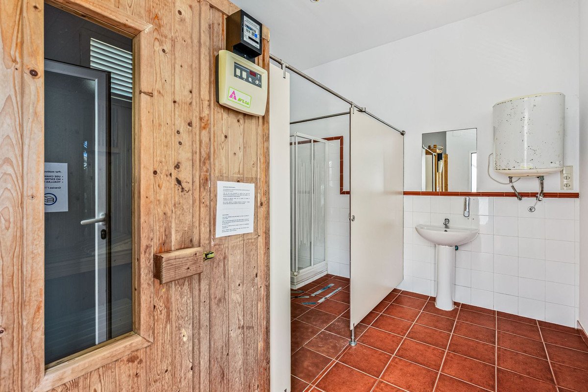 2 Bed Middle Floor Apartment in Estepona