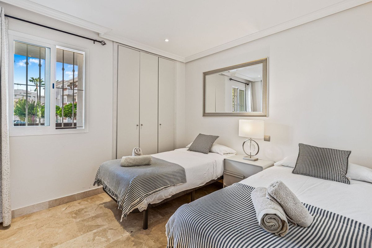 2 Bed Middle Floor Apartment in Estepona