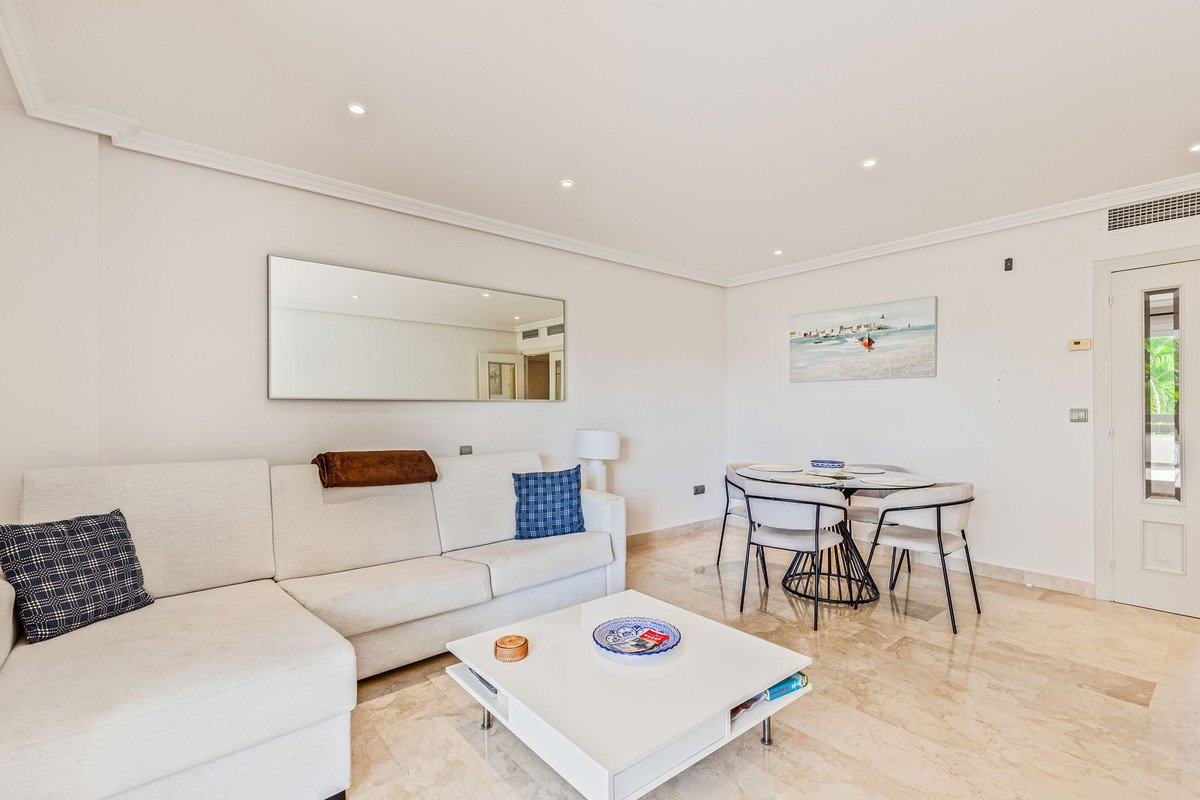 2 Bed Middle Floor Apartment in Estepona