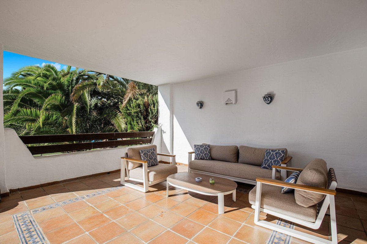 2 Bed Middle Floor Apartment in Estepona